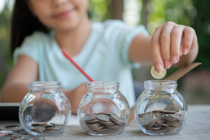 Ajarkan anak mengatur keuangan